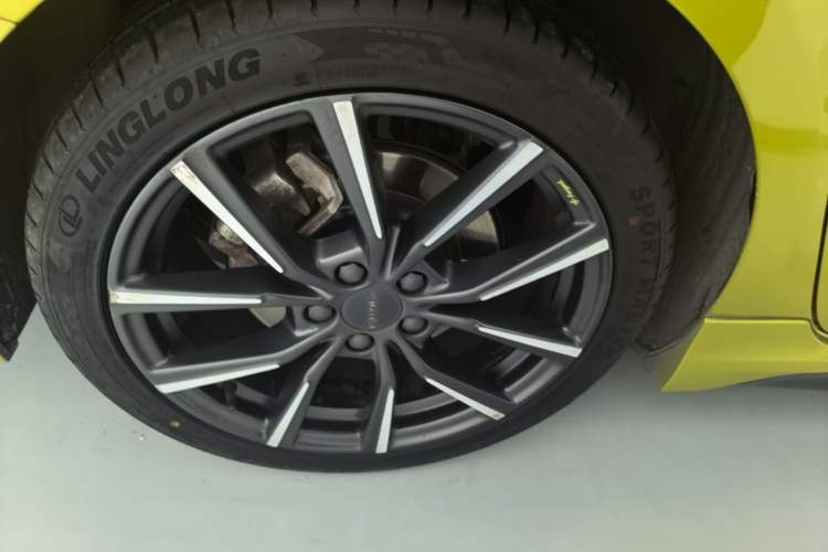 Used Lynk & Co 03 2021 03+ 2.0TD Automatic Wind-Chasing Edition Right Rear Wheel Hub