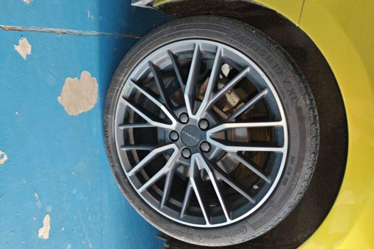 Used Lynk & Co 03 2021 03+ 2.0TD Automatic Wind-Chasing Edition Right Rear Wheel Hub