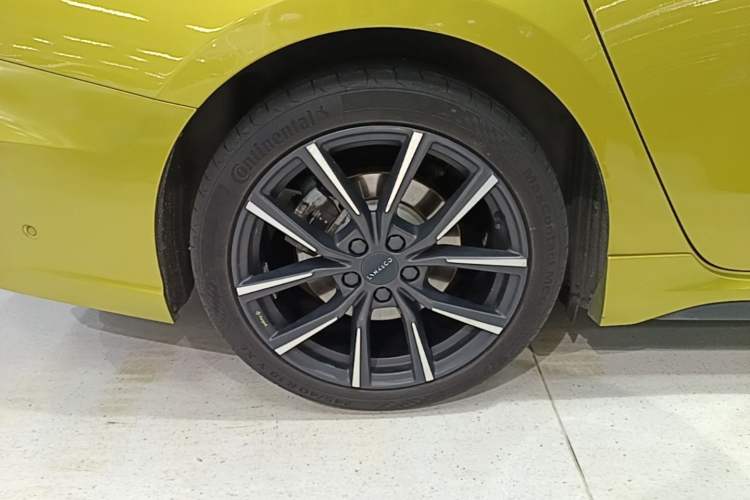 Used Lynk & Co 03 2021 03+ 2.0TD Automatic Wind-Chasing Edition Right Rear Wheel Hub