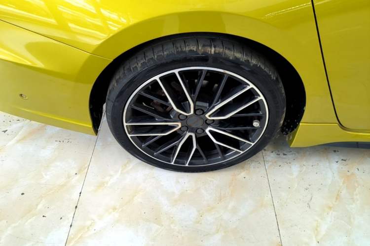 Used Lynk & Co 03 2021 03+ 2.0TD Automatic Wind-Chasing Edition Right Rear Wheel Hub