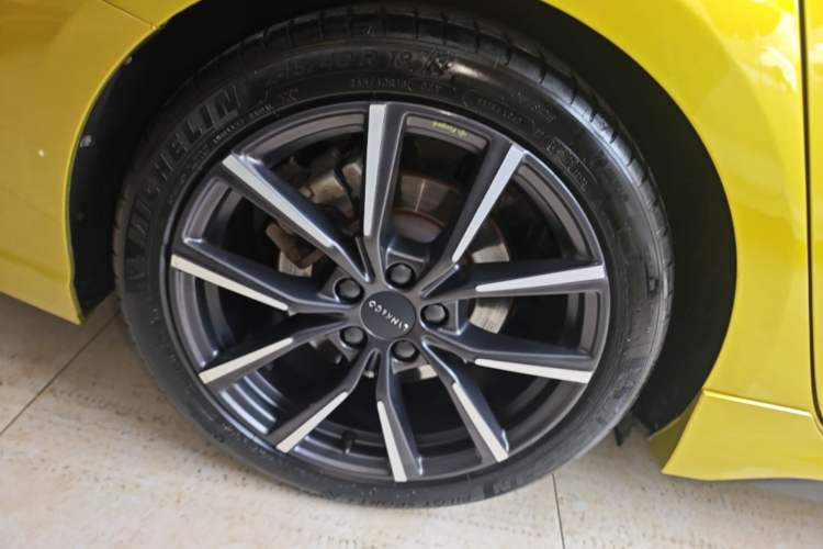 Used Lynk & Co 03 2021 03+ 2.0TD Automatic Wind-Chasing Edition Right Rear Wheel Hub