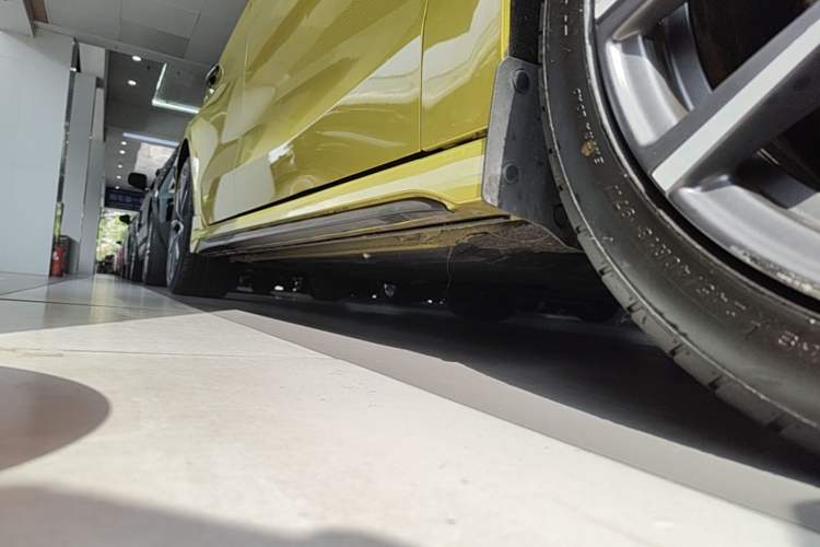 Used Lynk & Co 03 2021 03+ 2.0TD Automatic Wind-Chasing Edition Right Side Sill