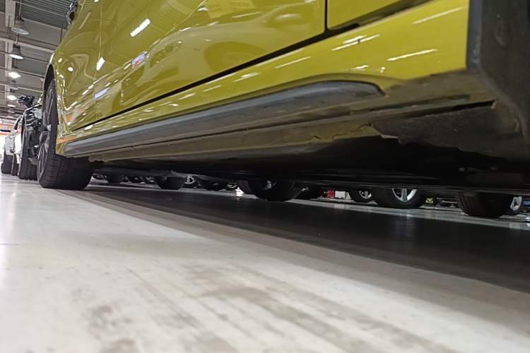Used Lynk & Co 03 2021 03+ 2.0TD Automatic Wind-Chasing Edition Right Side Sill