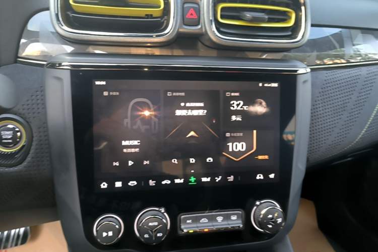 Used Lynk & Co 03 2022 03+ 2.0TD Automatic Performance Package Audio And AC Panel