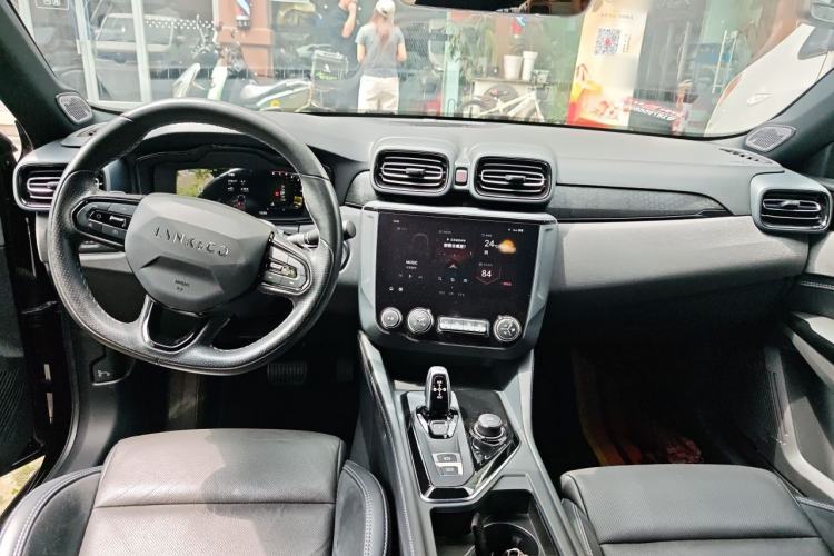 Used Lynk & Co 03 2022 2.0TD DCT JingPro Center Console