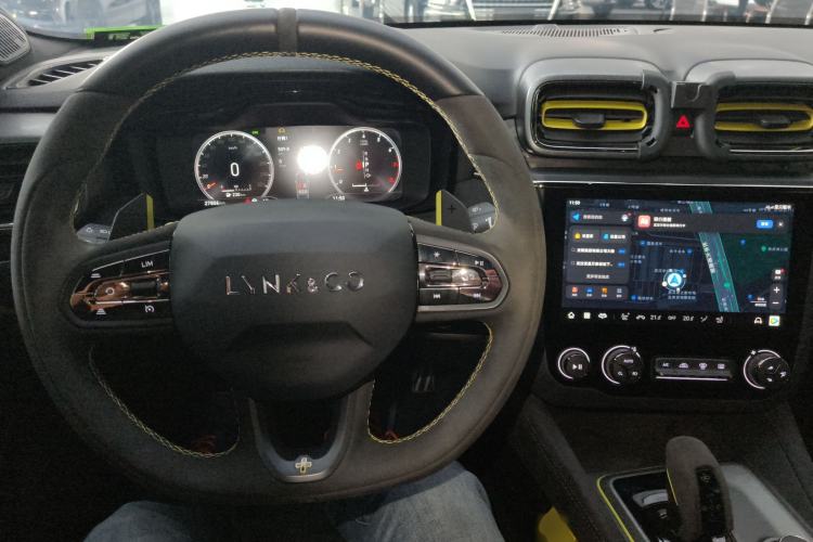 Used Lynk & Co 03 2022 03+ 2.0TD Automatic Wind-Chasing Edition Center Console