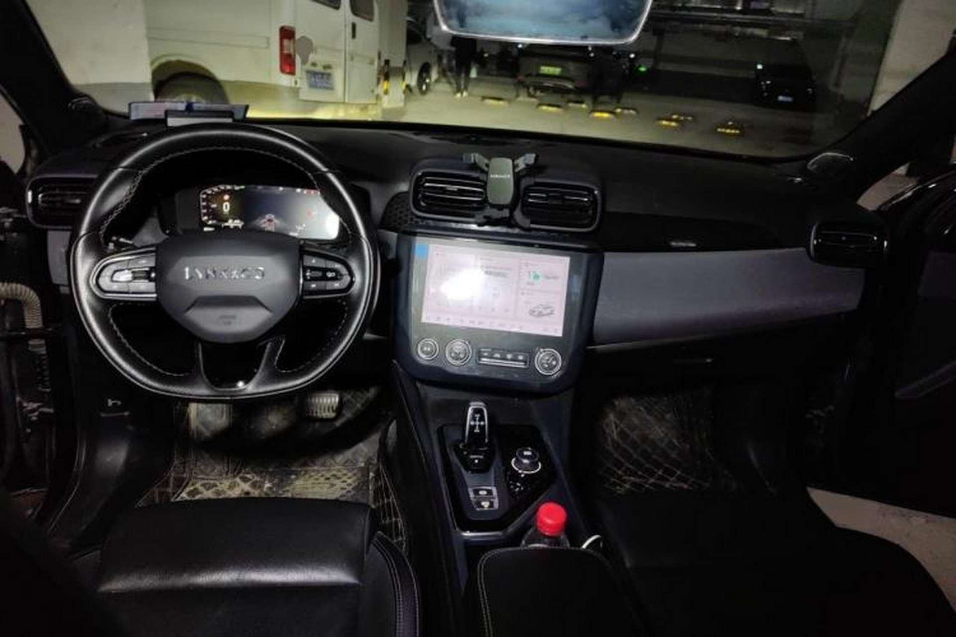 Used Lynk & Co 03 2022 2.0TD DCT JingPro Center Console