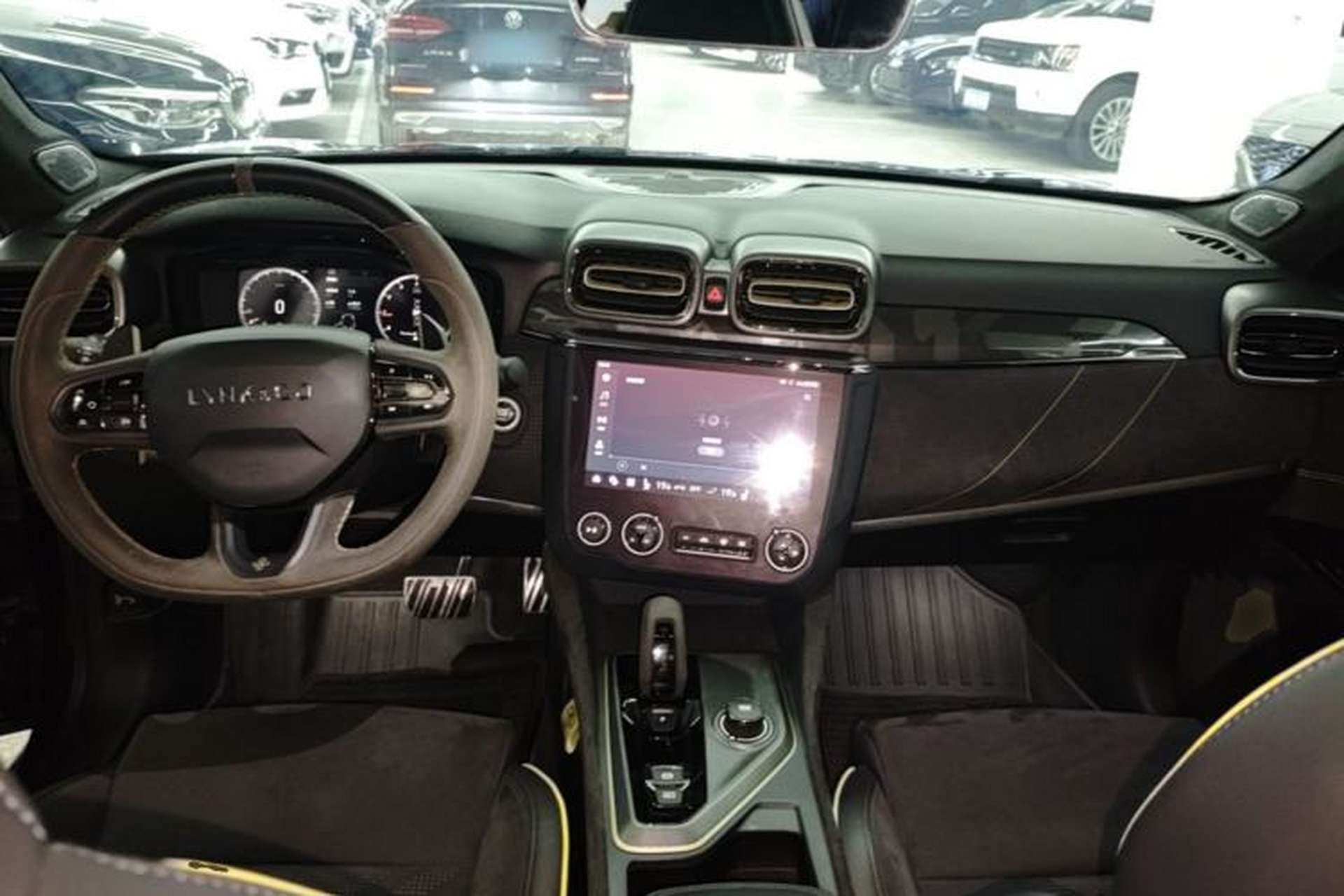 Used Lynk & Co 03 2022 03+ 2.0TD Automatic Wind-Chasing Edition Center Console