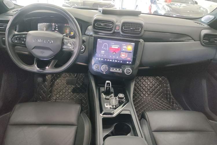 Used Lynk & Co 03 2022 1.5TD DCT JingPro Center Console