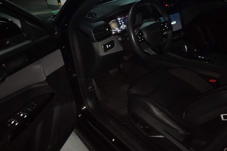 Used Lynk & Co 03 2022 2.0TD DCT GenioPlus Driver Seat