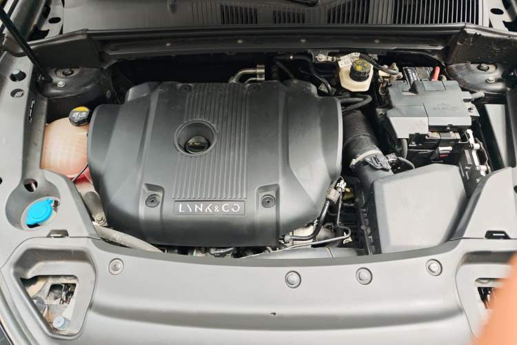 Used Lynk & Co 03 2022 2.0TD DCT JingPro Engine Bay
