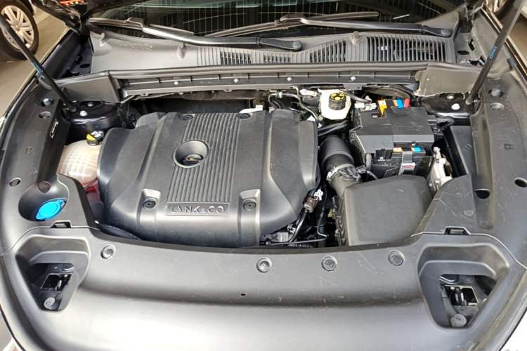 Used Lynk & Co 03 2022 2.0TD DCT JingPro Engine Bay
