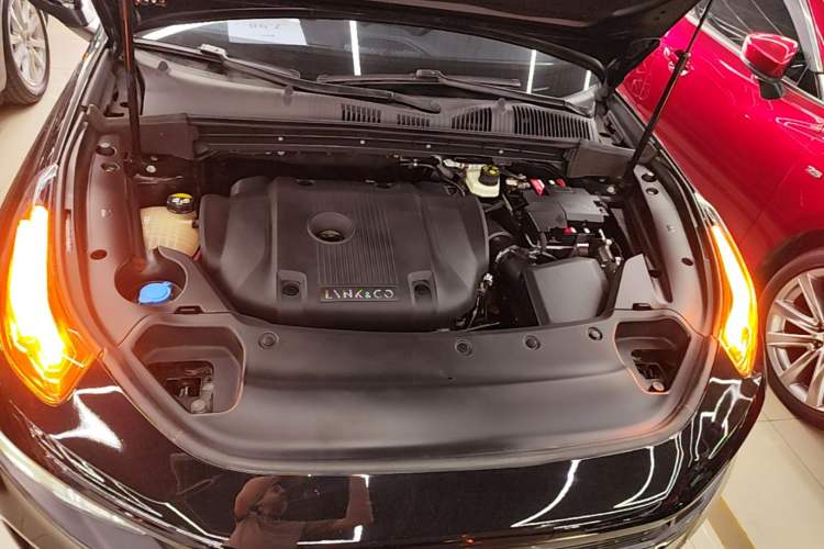 Used Lynk & Co 03 2022 2.0TD DCT JingPro Engine Bay