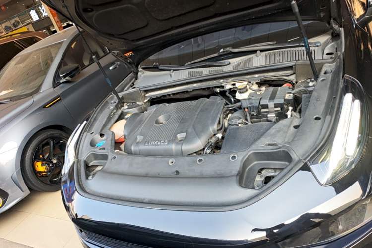 Used Lynk & Co 03 2022 2.0TD DCT JingPro Engine Bay
