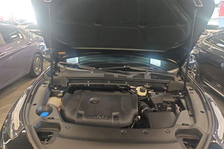 Used Lynk & Co 03 2022 2.0TD DCT JingPro Engine Bay