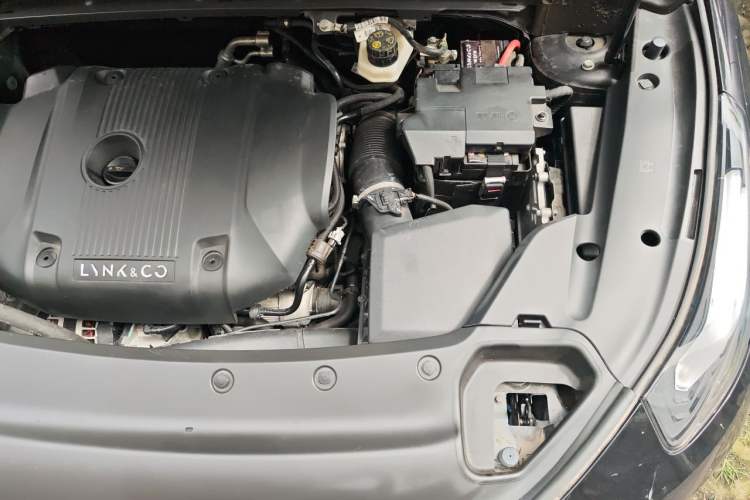 Used Lynk & Co 03 2022 2.0TD DCT JingPro Engine Bay Left