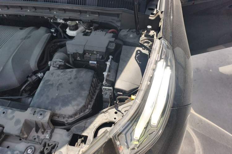 Used Lynk & Co 03 2022 2.0TD DCT JingPro Engine Bay Left