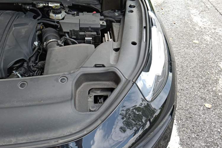 Used Lynk & Co 03 2022 1.5TD DCT JingPro Engine Bay Left