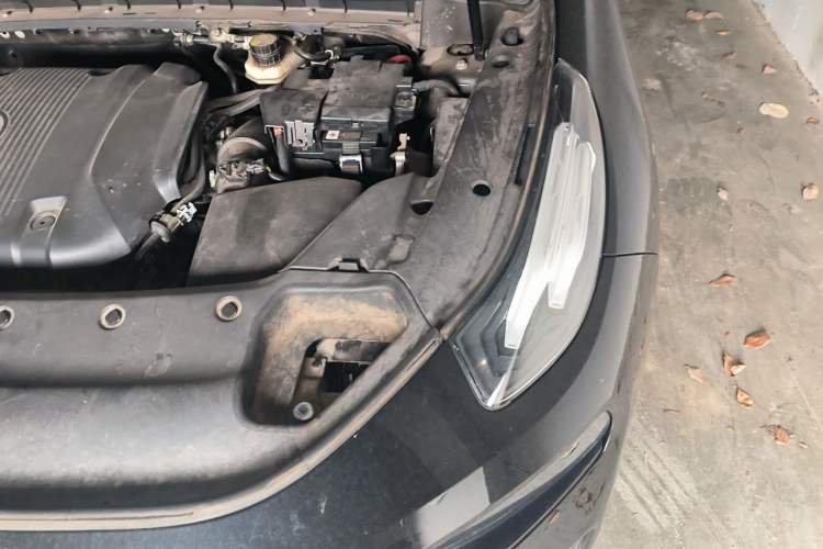 Used Lynk & Co 03 2022 2.0TD DCT JingPro Engine Bay Left