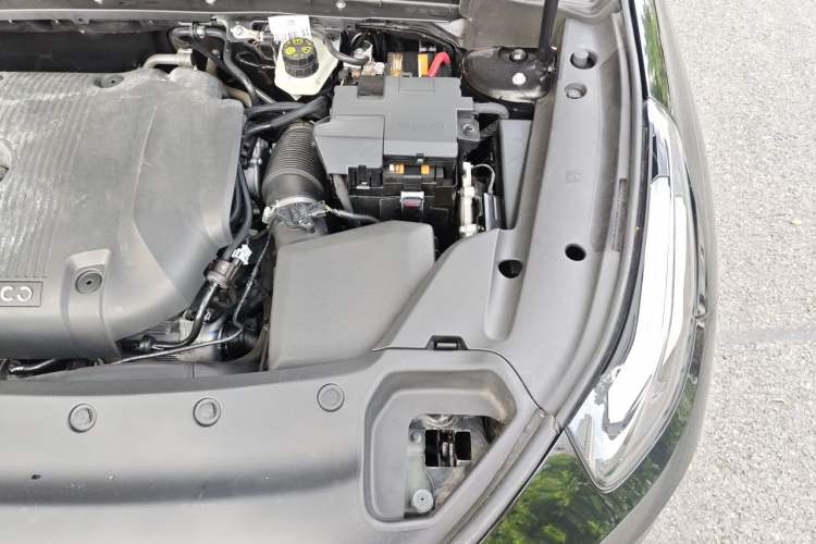 Used Lynk & Co 03 2022 2.0TD DCT JingPro Engine Bay Left