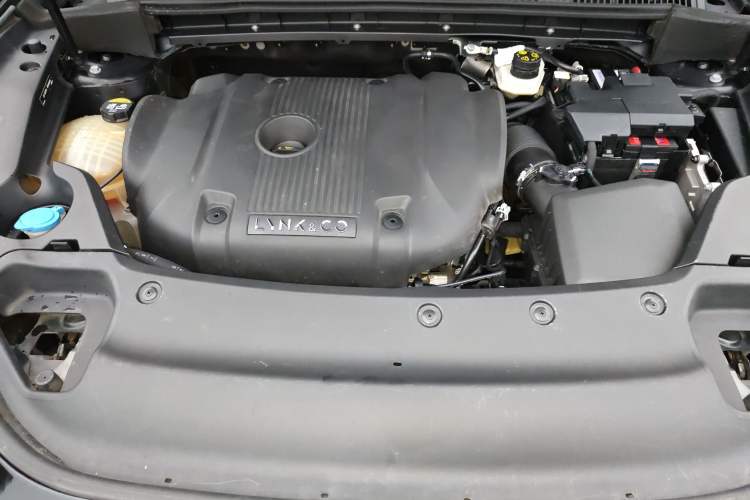 Used Lynk & Co 03 2022 2.0TD DCT JingPro Engine Bay