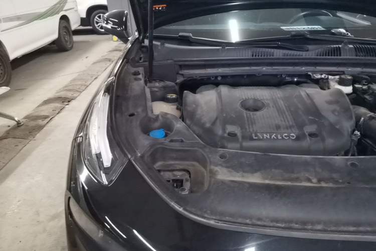 Used Lynk & Co 03 2022 2.0TD DCT JingPro Engine Bay Right
