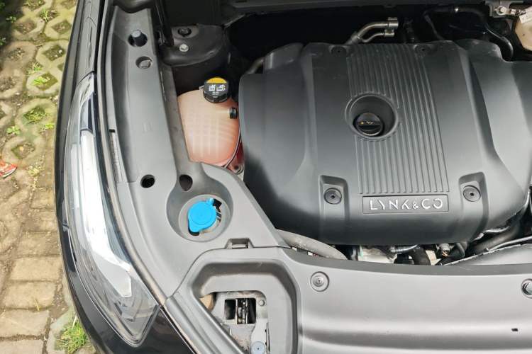Used Lynk & Co 03 2022 2.0TD DCT JingPro Engine Bay Right