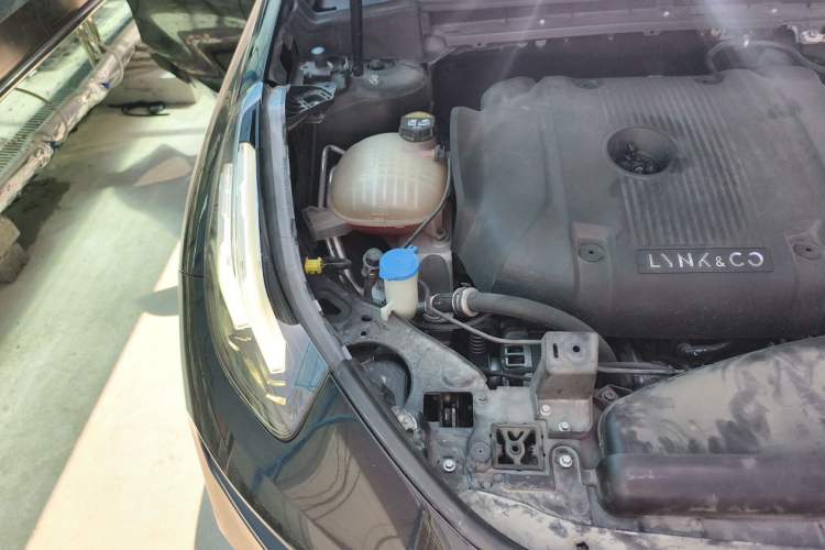 Used Lynk & Co 03 2022 2.0TD DCT JingPro Engine Bay Right