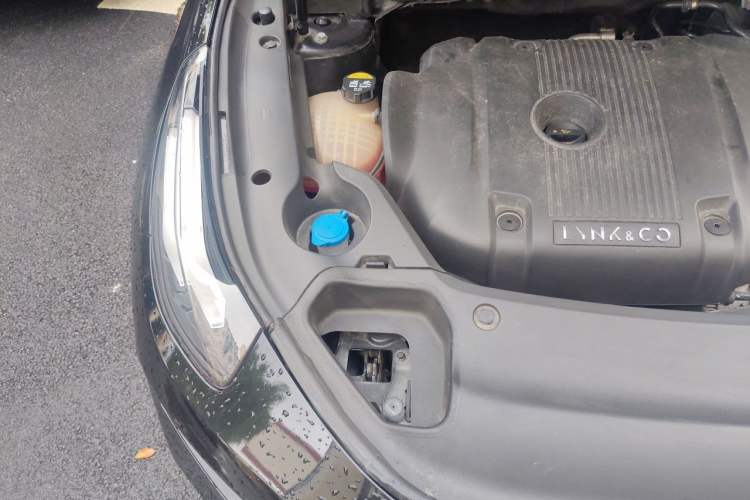 Used Lynk & Co 03 2022 2.0TD DCT JingPro Engine Bay Right