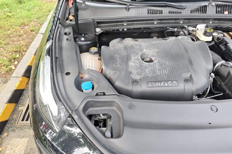 Used Lynk & Co 03 2022 2.0TD DCT JingPro Engine Bay Right