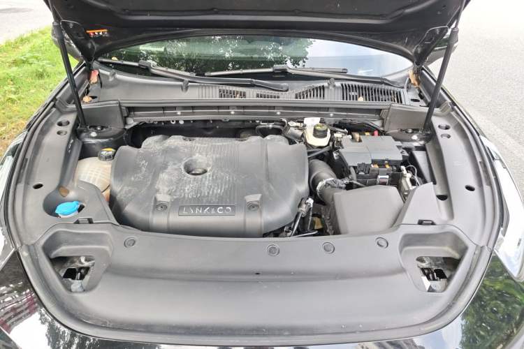 Used Lynk & Co 03 2022 2.0TD DCT JingPro Engine Bay