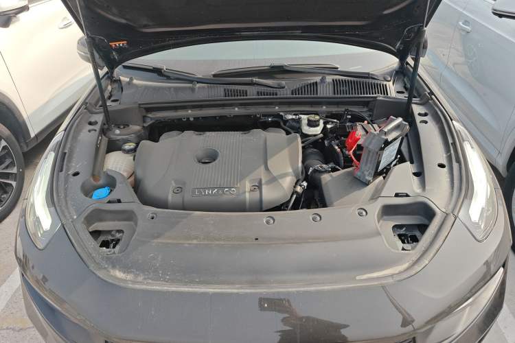 Used Lynk & Co 03 2022 2.0TD DCT JingPro Engine Bay