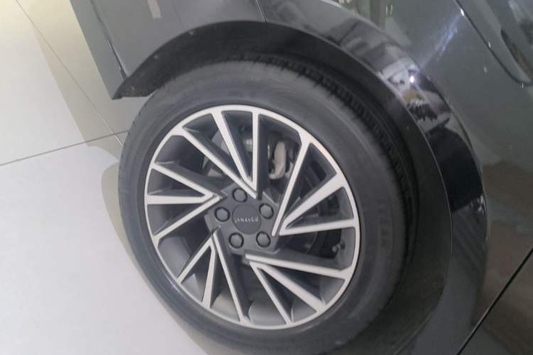 Used Lynk & Co 03 2022 2.0TD DCT GenioPlus Exterior 5