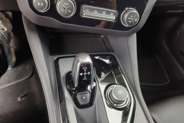 Used Lynk & Co 03 2022 1.5TD DCT JingPlus Gear Lever