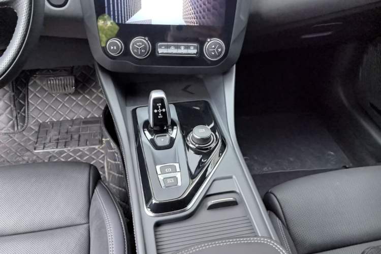 Used Lynk & Co 03 2022 1.5TD DCT JingPro Gear Lever