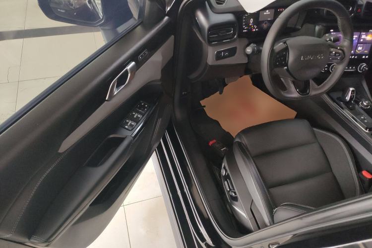 Used Lynk & Co 03 2022 2.0TD DCT JingPro Interior 3