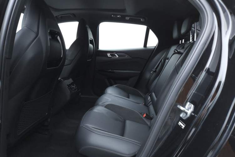 Used Lynk & Co 03 2022 2.0TD DCT GenioPlus Interior 3