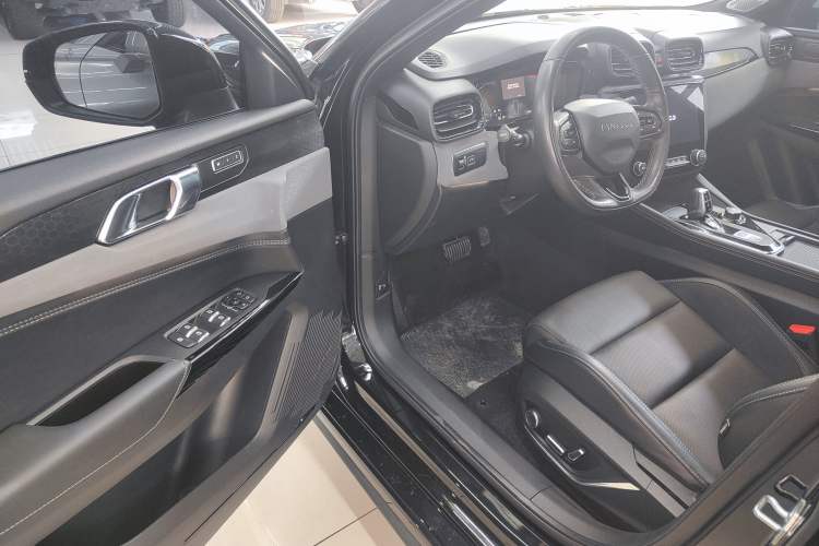 Used Lynk & Co 03 2022 2.0TD DCT JingPro Interior 3