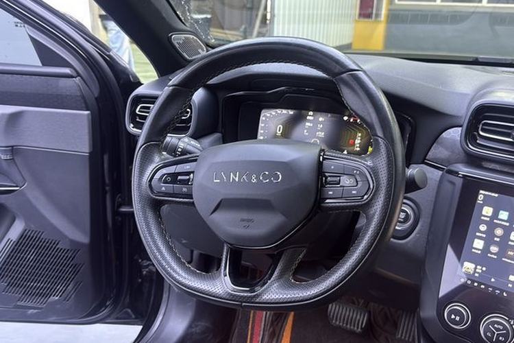 Used Lynk & Co 03 2022 2.0TD DCT JingPro Interior 3