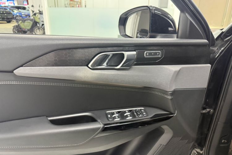 Used Lynk & Co 03 2022 2.0TD DCT JingPro Interior 4