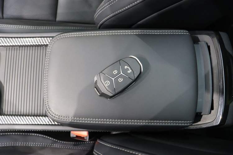 Used Lynk & Co 03 2022 2.0TD DCT JingPro Interior 4