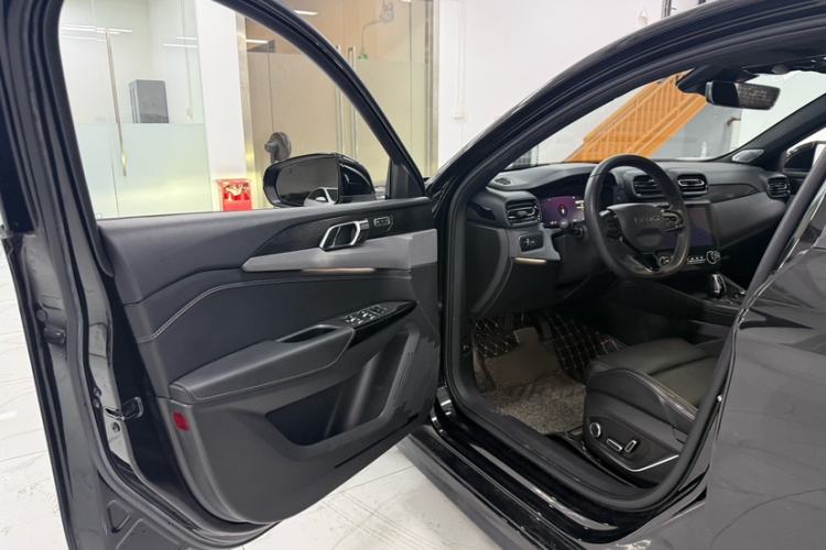 Used Lynk & Co 03 2022 2.0TD DCT JingPro Interior 5
