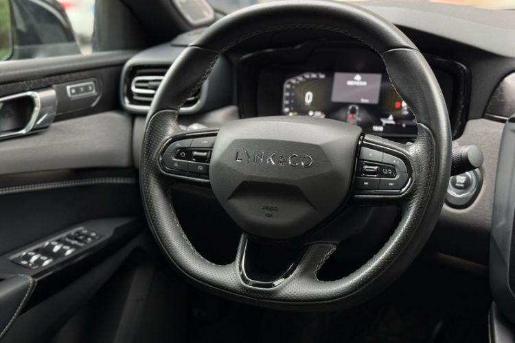 Used Lynk & Co 03 2022 2.0TD DCT JingPro Interior 9