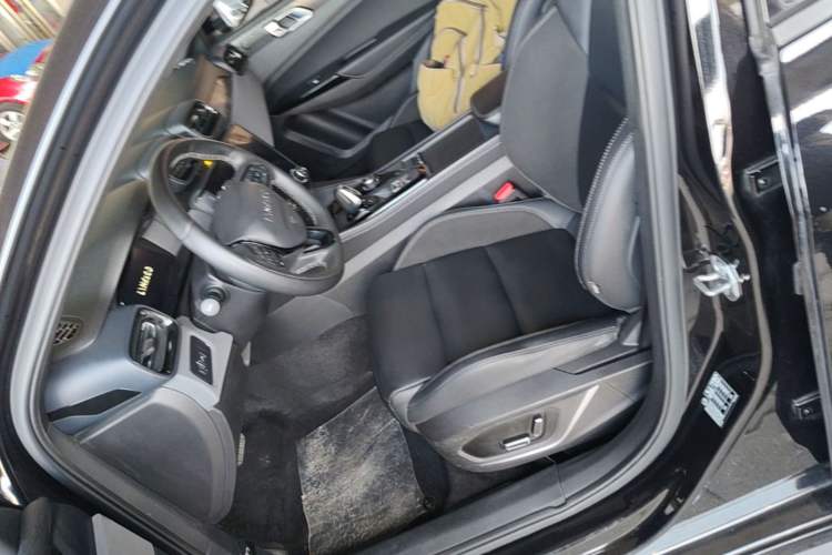 Used Lynk & Co 03 2022 2.0TD DCT GenioPlus Left Front Seat