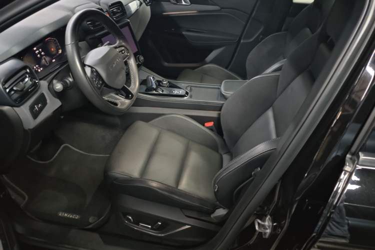 Used Lynk & Co 03 2022 2.0TD DCT JingPro Left Front Seat