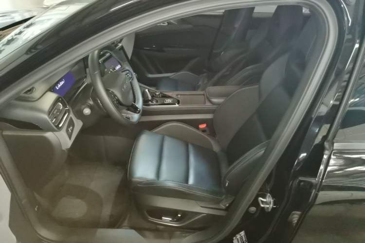 Used Lynk & Co 03 2022 2.0TD DCT GenioPlus Left Front Seat