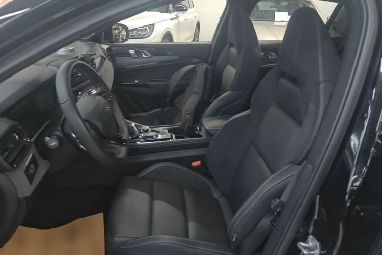 Used Lynk & Co 03 2022 2.0TD DCT JingPro Left Front Seat