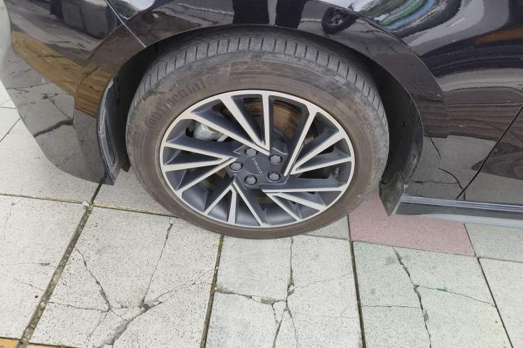 Used Lynk & Co 03 2022 1.5TD DCT JingPlus Left Front Wheel Hub