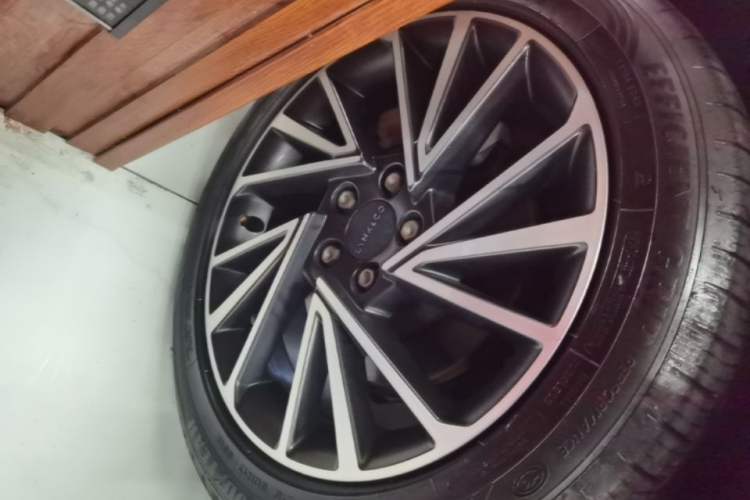 Used Lynk & Co 03 2022 2.0TD DCT GenioPlus Left Front Wheel Hub