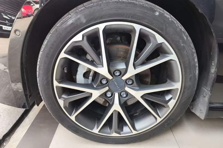 Used Lynk & Co 03 2022 2.0TD DCT JingPro Left Front Wheel Hub